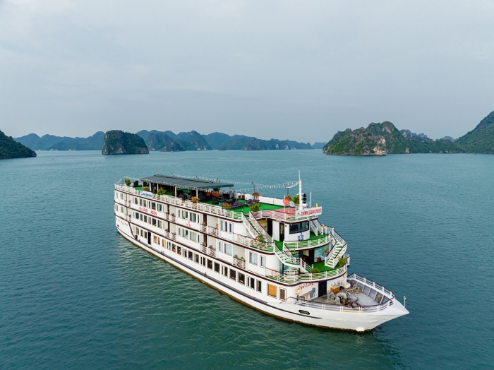 HA LONG BAY 2 DAYS 1 NIGHT - CROWN LEGEND CRUISE