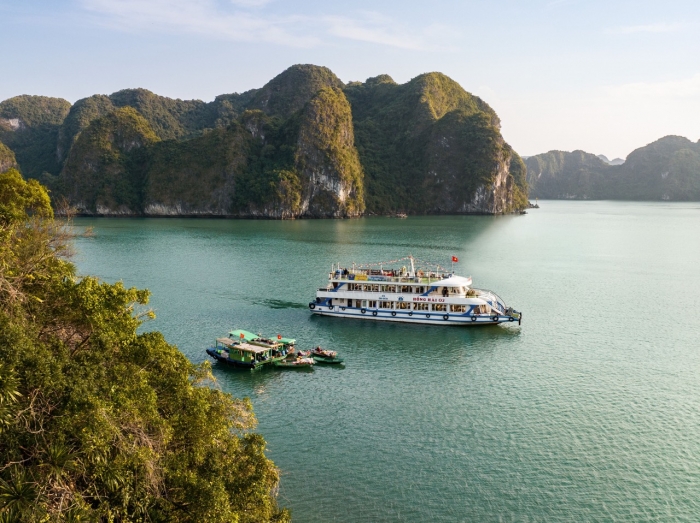 HA LONG BAY 3 DAYS 2 NIGHTS - CROWN LEGEND CRUISE
